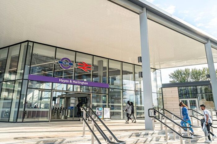 1 Bedroom Flat For Sale In Cranton Avenue, Hayes, UB3