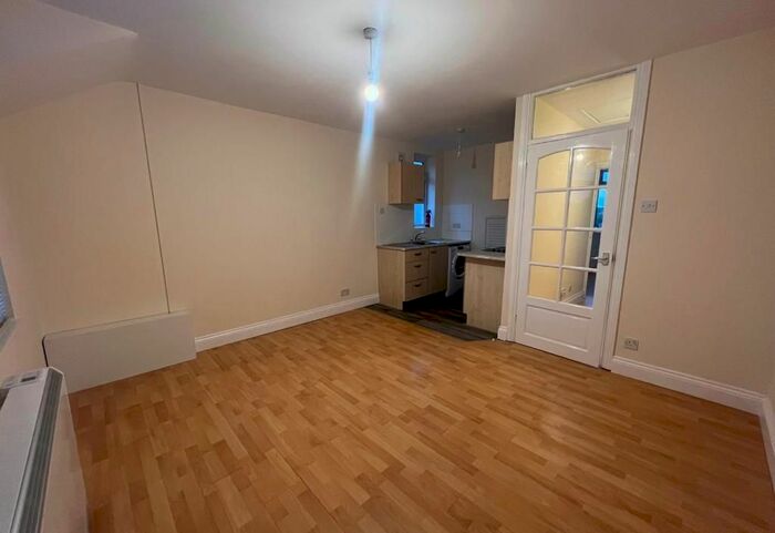 1 Bedroom Flat To Rent In Feltham Road, Ashford, TW15