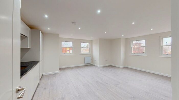 2 Bedroom Flat To Rent In High Street, HP5