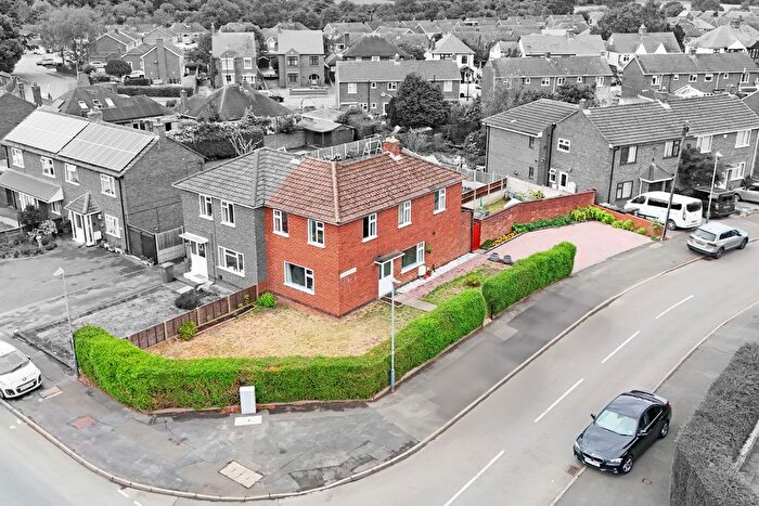 4 Bedroom Semi-Detached House For Sale In Elizabeth Avenue, Polesworth, B78