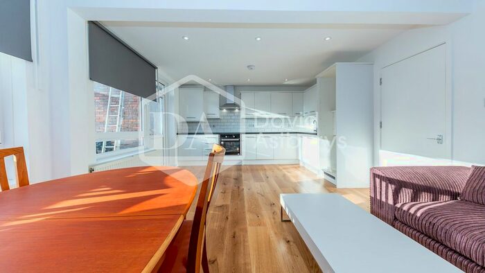 4 Bedroom Maisonette To Rent In Erskine Crescent, Tottenham Hale, London, N17