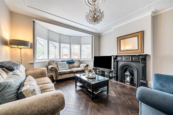 5 Bedroom Semi-Detached House For Sale In The Ridgeway, London, N11