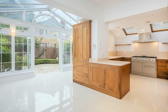 4 Bedroom Terraced House To Rent In Muncaster Road, SW11