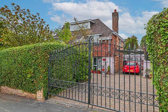 4 Bedroom Detached House For Sale In The Brow, Widley, PO7