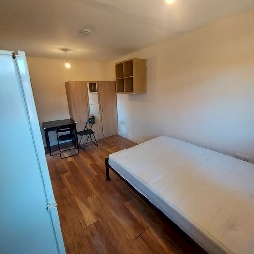 Studio To Rent In Longley Avenue, Wembley, HA0