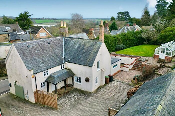 4 Bedroom Detached House For Sale In High Street, Guilsborough, Northampton, Northamptonshire, NN6