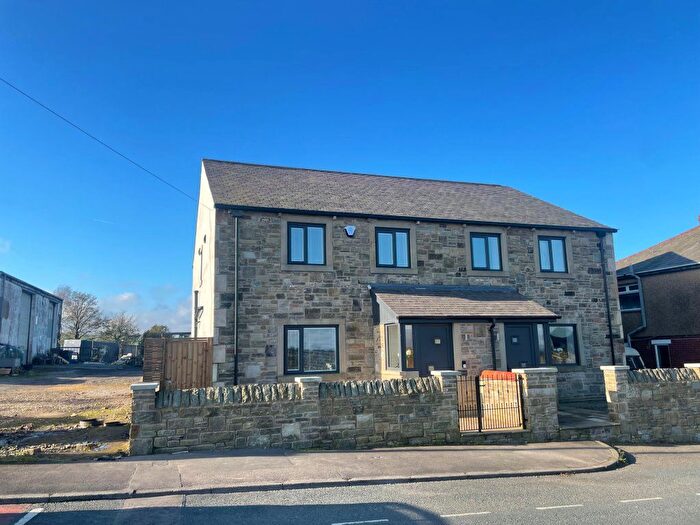 3 Bedroom Semi-Detached House To Rent In Broadfield Court, Oswaldtwistle, Accrington, BB5