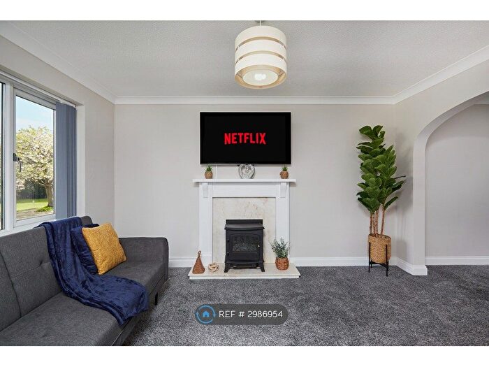 3 Bedroom Bungalow To Rent In Kensington Square, Harrogate, HG2