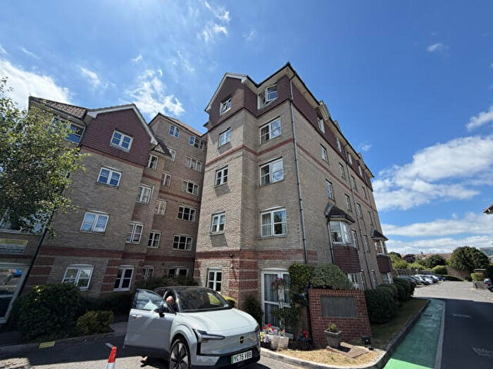 2 Bedroom Flat To Rent In Halebrose Court, Seafield Road, Bournemouth, BH6