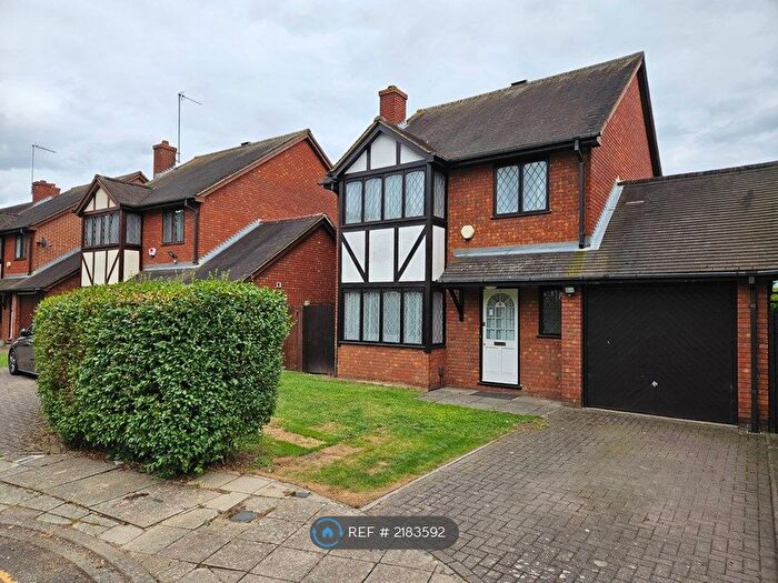 3 Bedroom Detached House To Rent In Groveside Close, London, W3