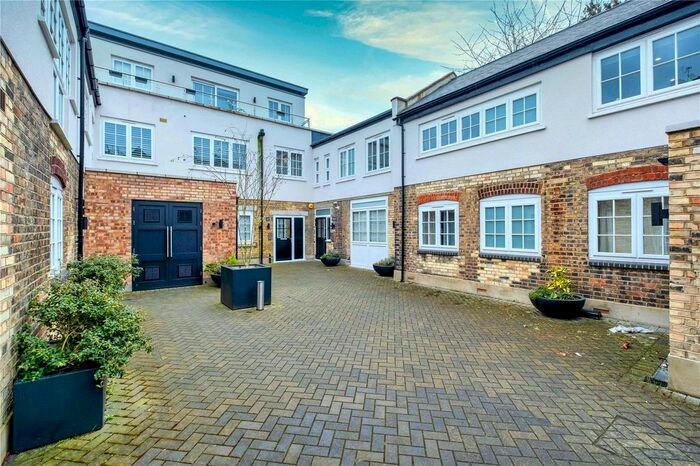 2 Bedroom Flat To Rent In Cornwall Avenue, Finchley, N3