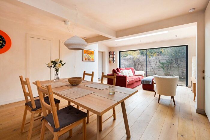 2 Bedroom Flat For Sale In Ward Hall Court, Navarino Grove, London, E8