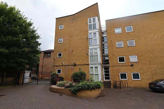 2 Bedroom Flat To Rent In Onega Gate, London, SE16