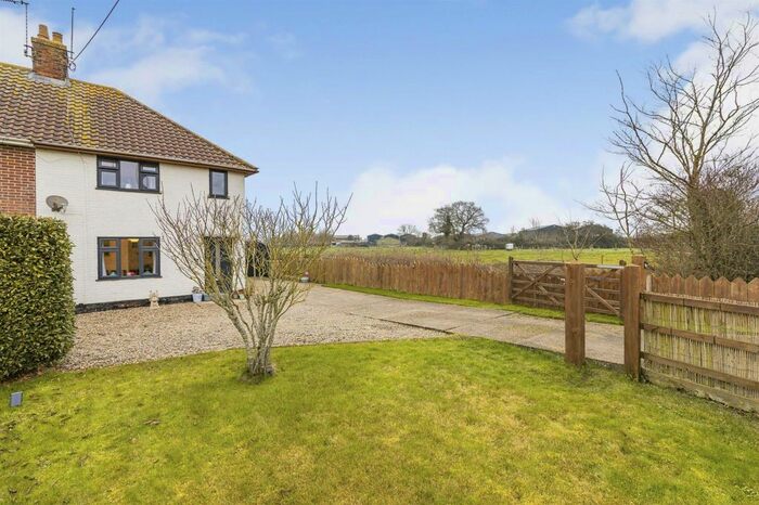 3 Bedroom Semi-Detached House For Sale In Top Road, Ilketshall St. Andrew, Beccles NR34