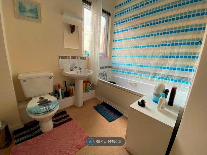 2 Bedroom Flat To Rent In Carlotta Way, Cardiff, CF10