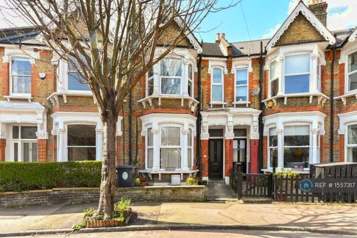 3 Bedroom Flat To Rent In Cleveland Park Crescent, London, E17