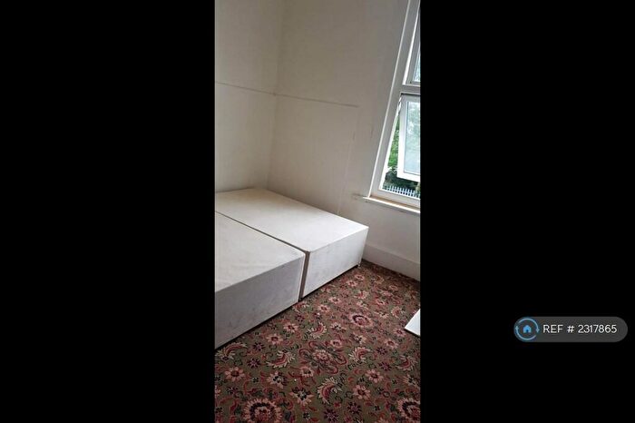 Studio To Rent In Holmdale Terrace, London, N15