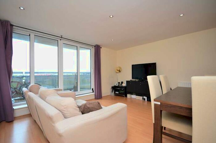 1 Bedroom Flat To Rent In Wards Wharf Approach, Silvertown, E16