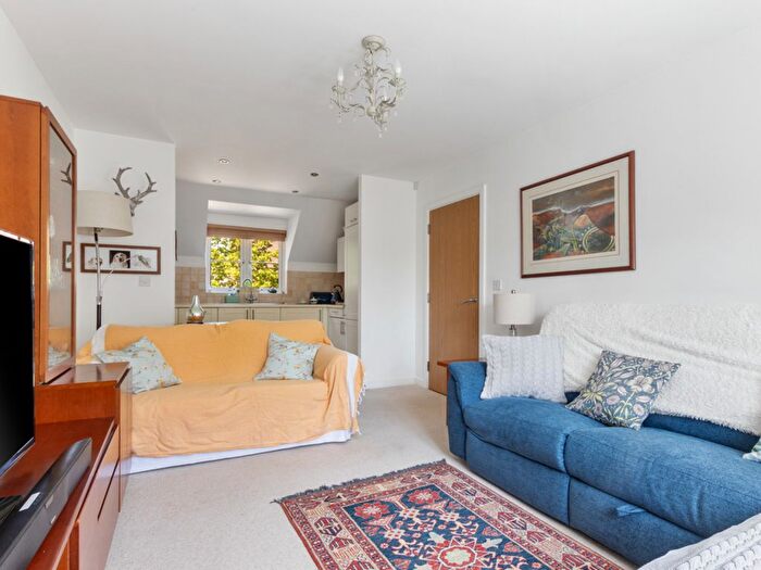 2 Bedroom Flat For Sale In Herne Road, Petersfield, GU31