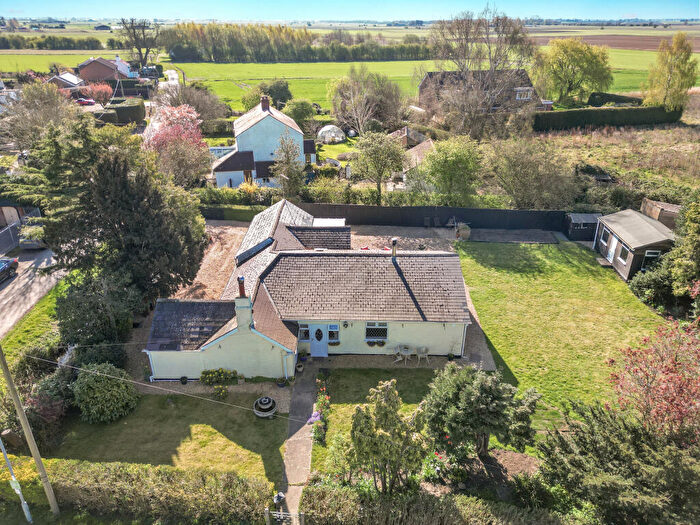 3 Bedroom Bungalow For Sale In Rosedale, Dowsdale Bank, Shepeau Stow, Whaplode Drove, Spalding, Lincolnshire, PE12