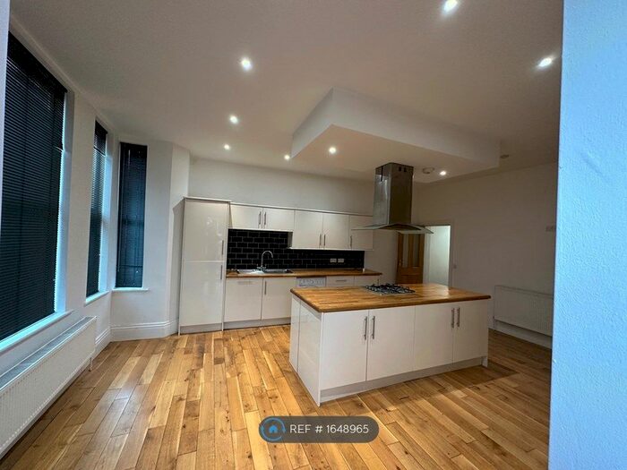 2 Bedroom Flat To Rent In Bargate, Grimsby, DN34