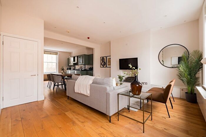 2 Bedroom Maisonette To Rent In Flood Street, London, SW3