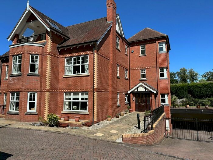 2 Bedroom Flat To Rent In Bracebridge House, E Streetly Lane, Sutton Coldfield, B74