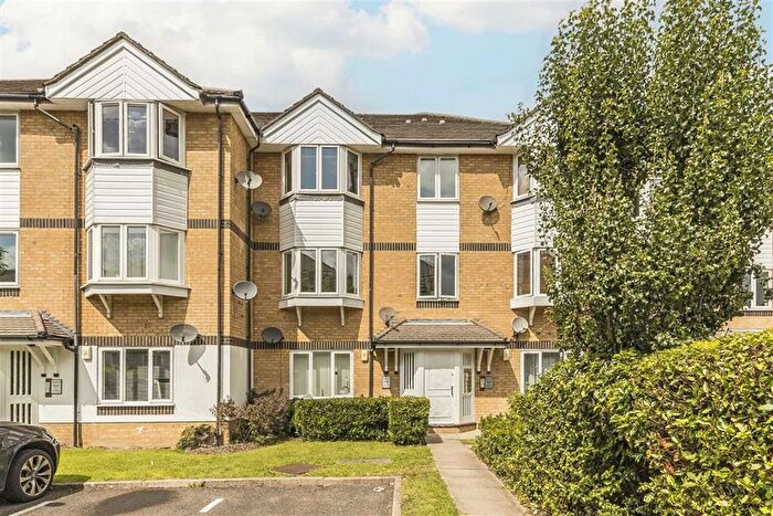 2 Bedroom Flat To Rent In Sheppard Drive, Bermondsey, SE16