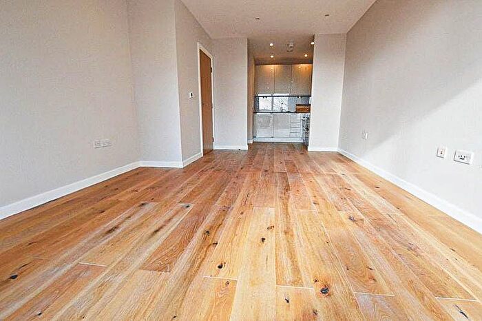 1 Bedroom Flat To Rent In Waterfront Apartments, Amberley Road, Little Venice, W9