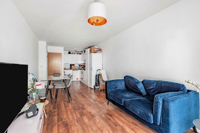 3 Bedroom Apartment To Rent In Stoke Road, Slough, SL2