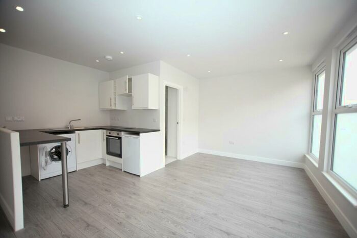 Studio To Rent In Brent Street, Hendon, NW4