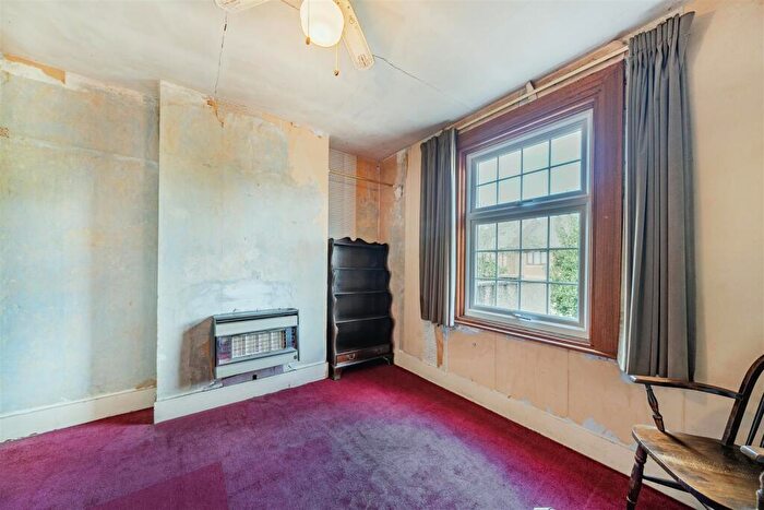 2 Bedroom Cottage For Sale In Wood Street, Mitcham, CR4