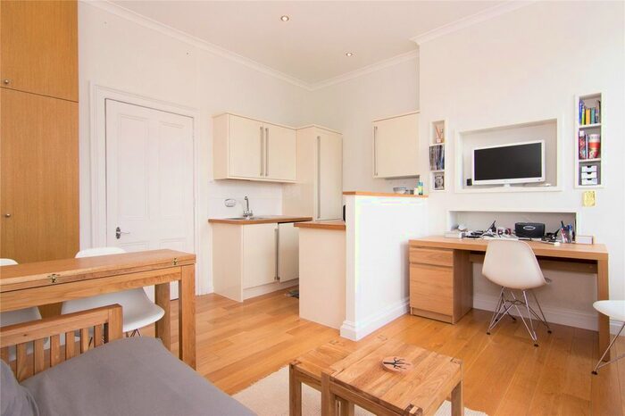 1 Bedroom Flat To Rent In Cromwell Road, Earls Court, SW5