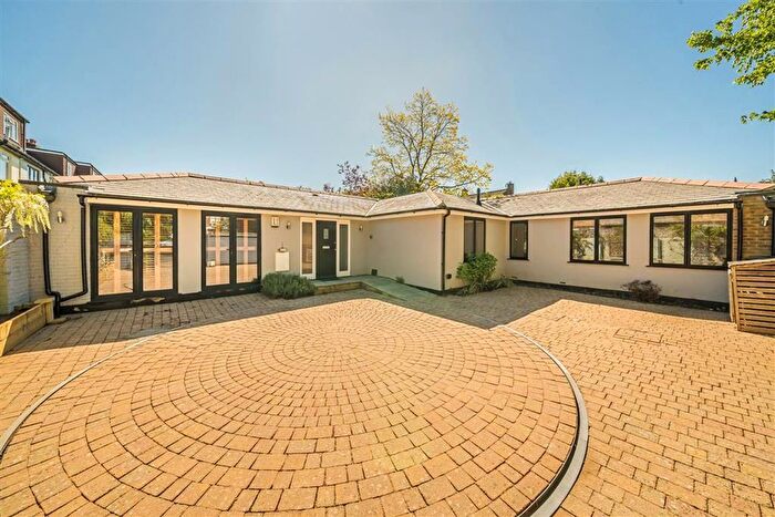 4 Bedroom Bungalow For Sale In Anlaby Road, Teddington, TW11