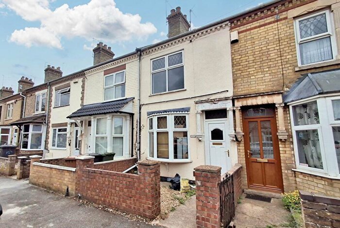 3 Bedroom Terraced House To Rent In Queens Walk, Fletton, Peterborough, PE2