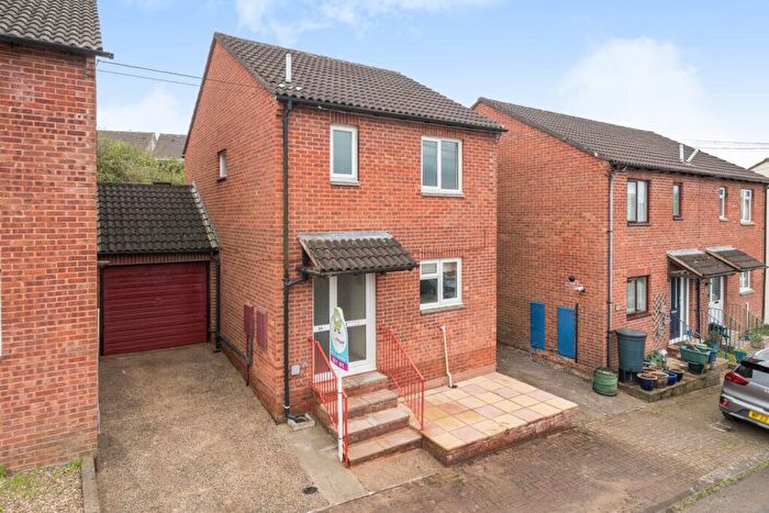 3 Bedroom Link Detached House For Sale In Weirside Way, Barnstaple, Devon, EX32