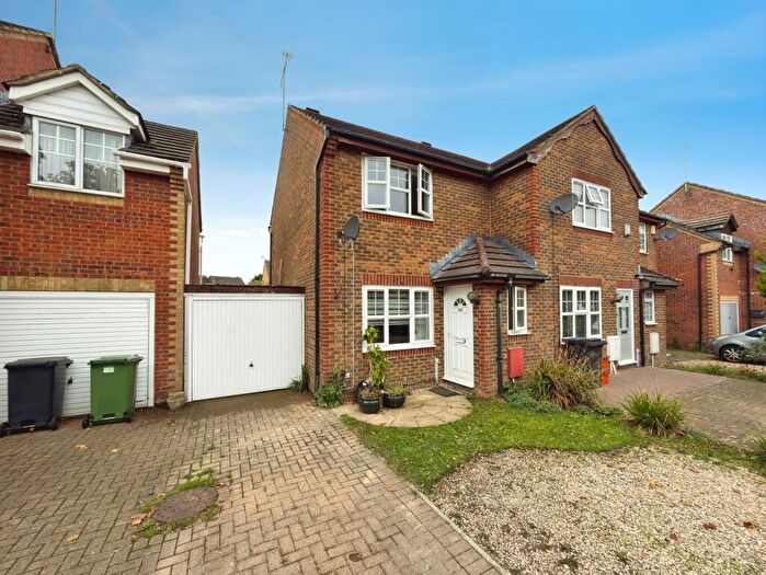 2 Bedroom Semi Detached House To Rent In Dunsford Close, Swindon, SN1