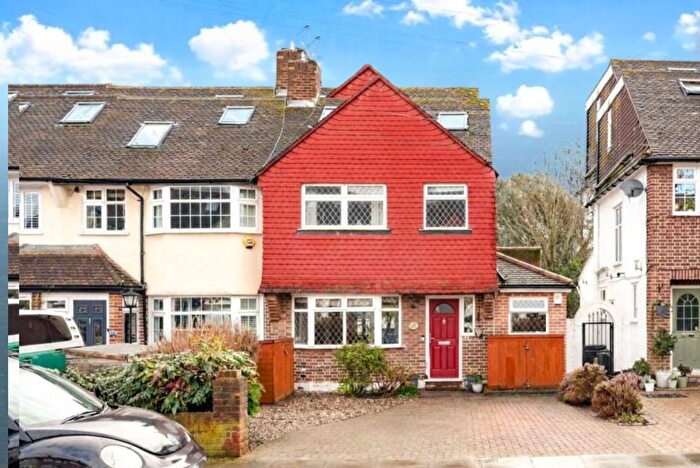 4 Bedroom Terraced House For Sale In Lincoln Avenue, South Side, Twickenham, TW2