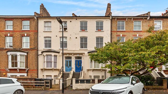 1 Bedroom Flat For Sale In B Colvestone Crescent, Hackney, London, E8