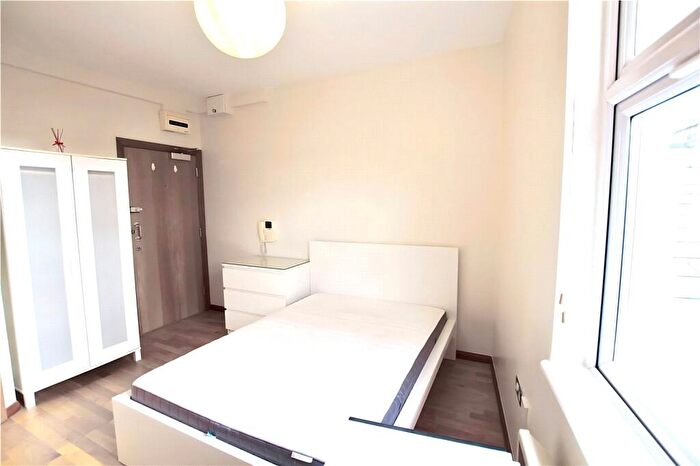 Apartment To Rent In Foulden Road, Stoke Newington, London, N16