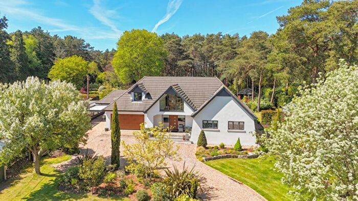 4 Bedroom Detached House For Sale In Avon Avenue, Ringwood, BH24