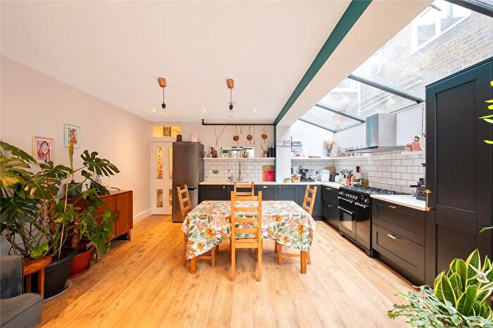 2 Bedroom Flat To Rent In Rainham Road, Kensal Green, NW10