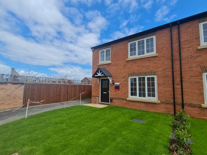 4 Bedroom House To Rent In Midford Drive, Doncaster, DN2