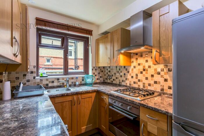 1 Bedroom Flat To Rent In Priory Lodge, Castlebar Road, Ealing, W5