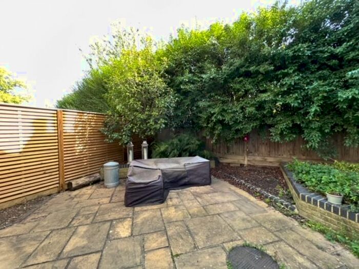 4 Bedroom Flat To Rent In Cromwell Place, London, SW14