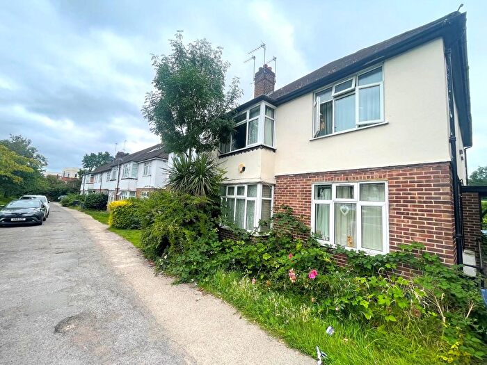 2 Bedroom Maisonette To Rent In Watford Way, Mill Hill, NW7