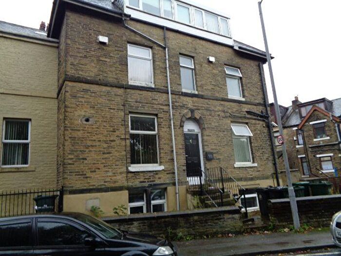 Studio To Rent In Westfield Crescent, Bradford, BD2