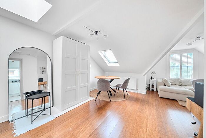 1 Bedroom Flat For Sale In Bedford Hill, Balham, London, SW12
