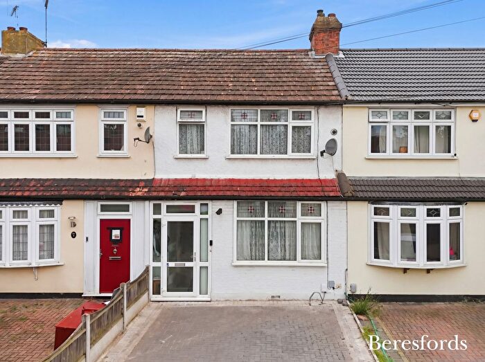 2 Bedroom Terraced House For Sale In Richards Avenue, Romford, RM7