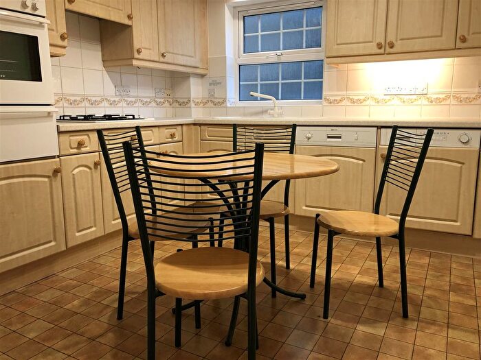 2 Bedroom Flat To Rent In Sunny Gardens Road, Hendon, London, NW4